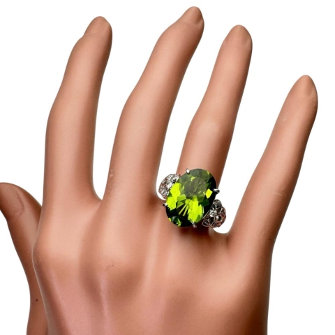 12号 ペリドット 7.37ct ダイヤモンド 0.14ct リング・指輪 Pt900プラチナ 9.2g レディース【中古】【真子質店】【NN】【MiTMo】