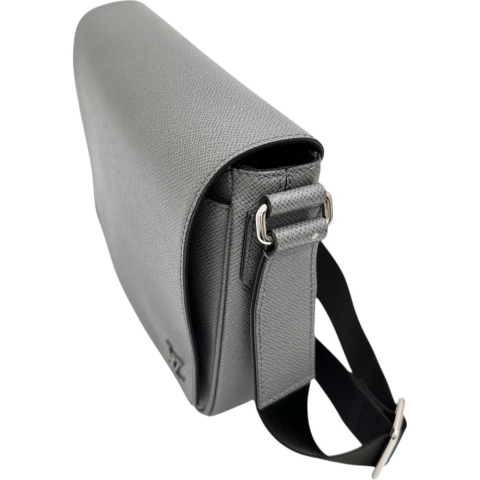 【LOUIS VUITTON/ルイ・ヴィトン】 ディストリクトPM NV3 タイガ M30851 ショルダーバッグ レザー グラシエ（グレー） メンズ【中古】【真子質店】【BL】【IMaMoMa】